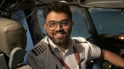 Dit is Smit Machchhar, de piloot die 174 mensen hielp redden op vlucht naar Israël: “Een held”