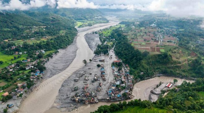 Zware overstromingen in Nepal en Tibet